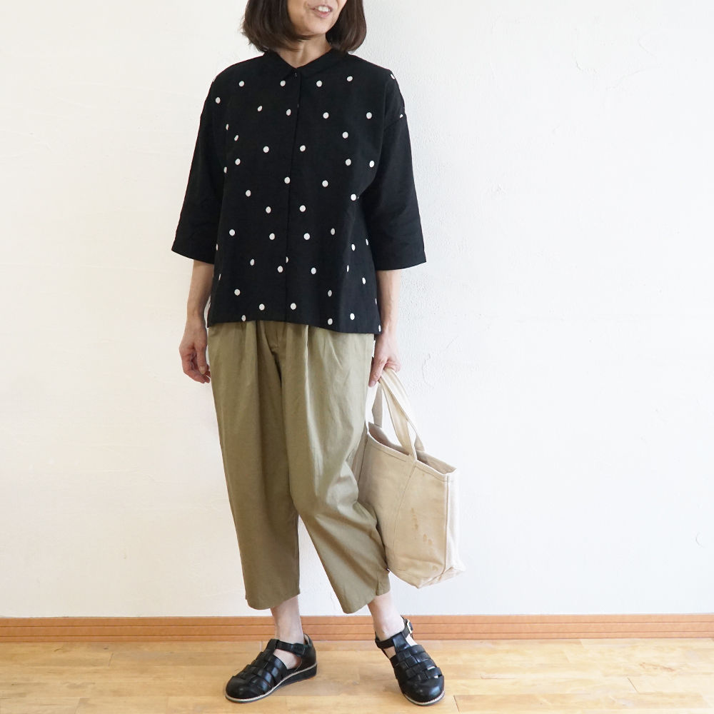 テーパードパンツ