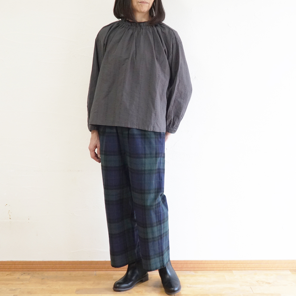 フリルブラウス 