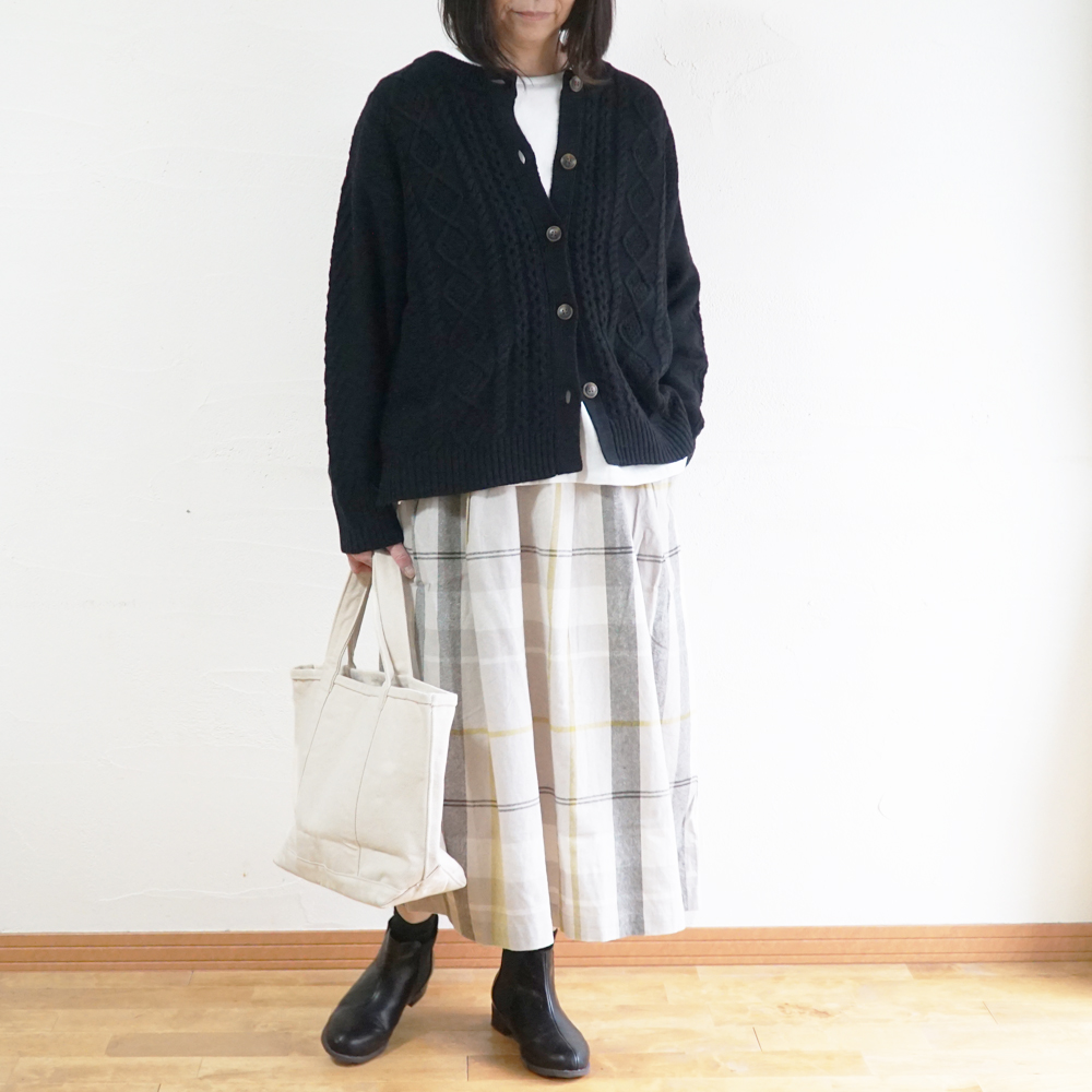 ニットカーディガン