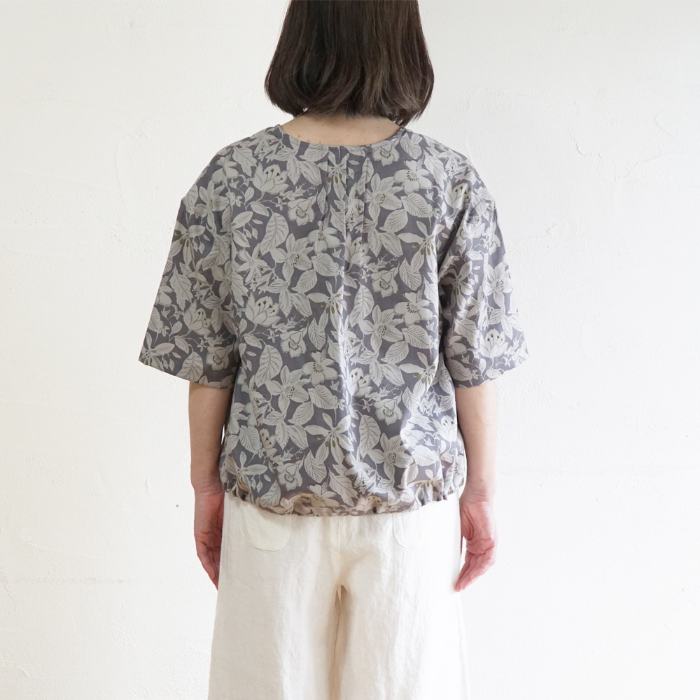 花柄ブラウス 