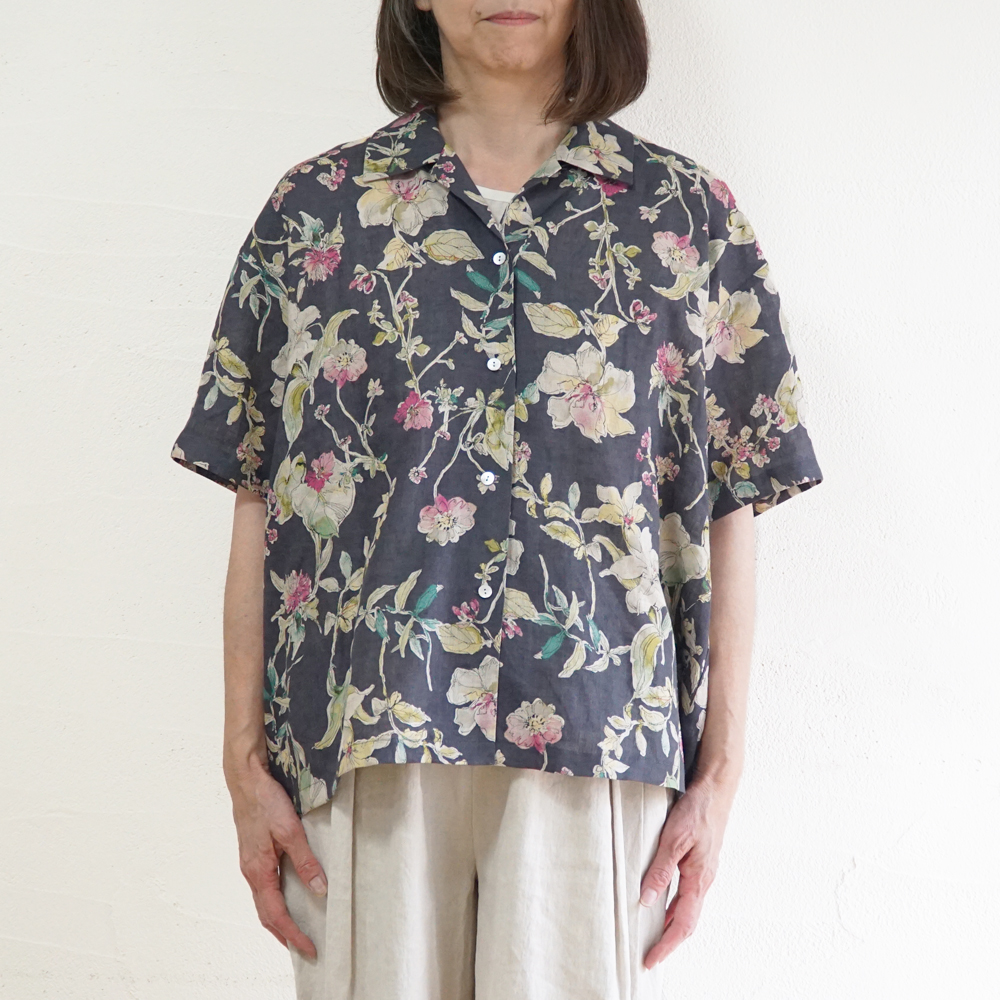花柄ブラウス 