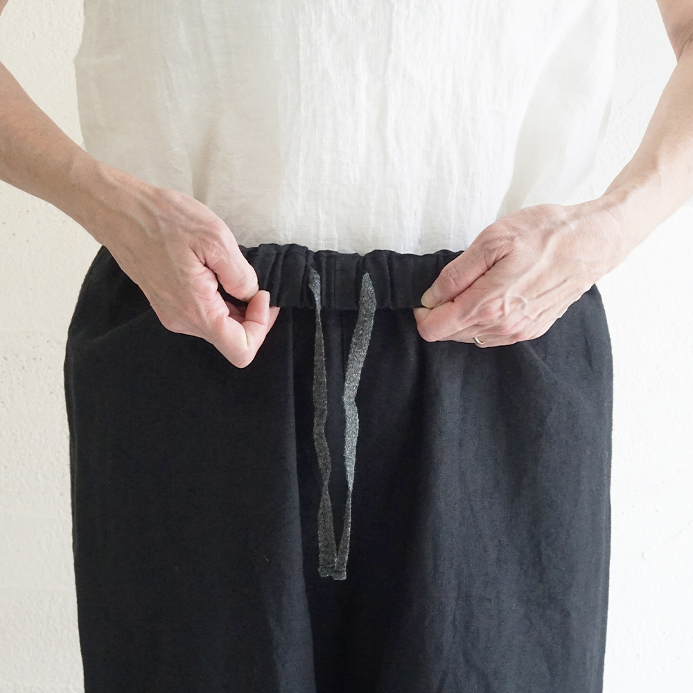 テーパードパンツ 