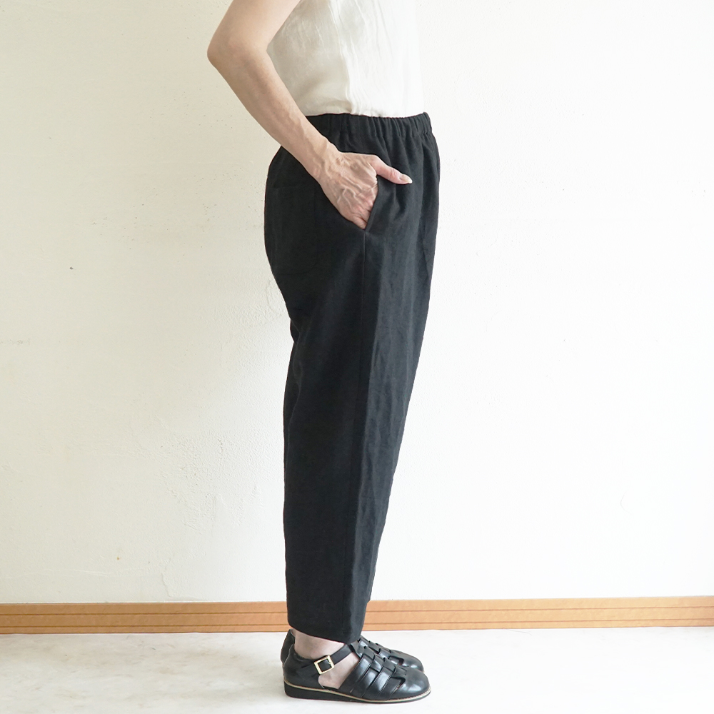 テーパードパンツ 