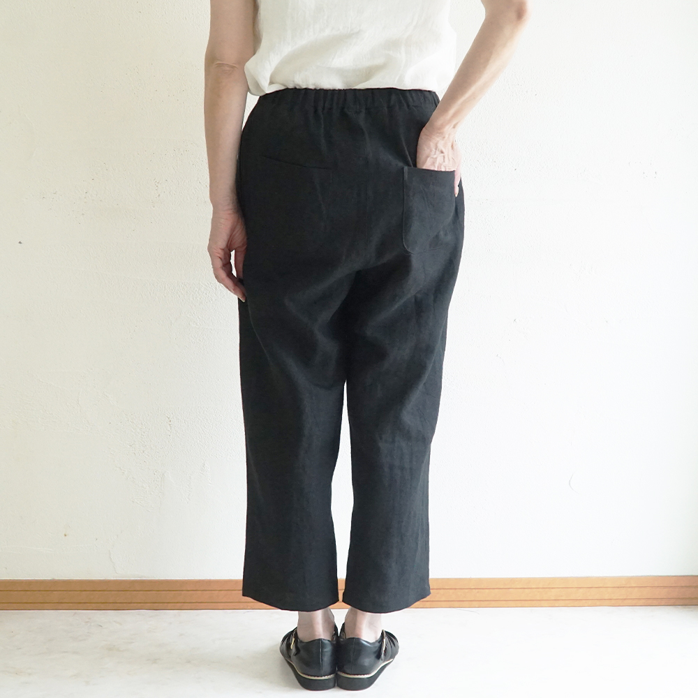 テーパードパンツ 