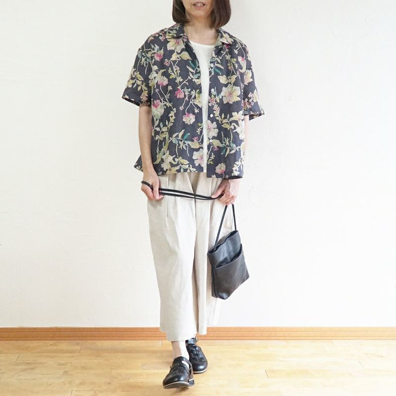 Branch m‘.,ブランチエム,ナチュラル,30代,40代,50代,60代,リネン,ゆったり,ブラウス,リネンブラウス,花柄,花柄ブラウス,オープンカラー,オープンカラーシャツ,リネンシャツ,開襟シャツ
