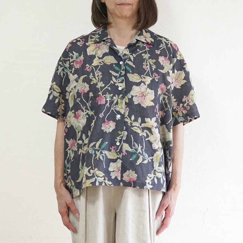 Branch m‘.,ブランチエム,ナチュラル,30代,40代,50代,60代,リネン,ゆったり,ブラウス,リネンブラウス,花柄,花柄ブラウス,オープンカラー,オープンカラーシャツ,リネンシャツ,開襟シャツ