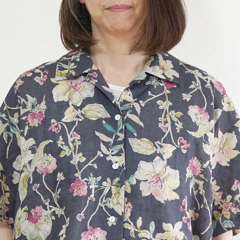 Branch m‘.,ブランチエム,ナチュラル,30代,40代,50代,60代,リネン,ゆったり,ブラウス,リネンブラウス,花柄,花柄ブラウス,オープンカラー,オープンカラーシャツ,リネンシャツ,開襟シャツ