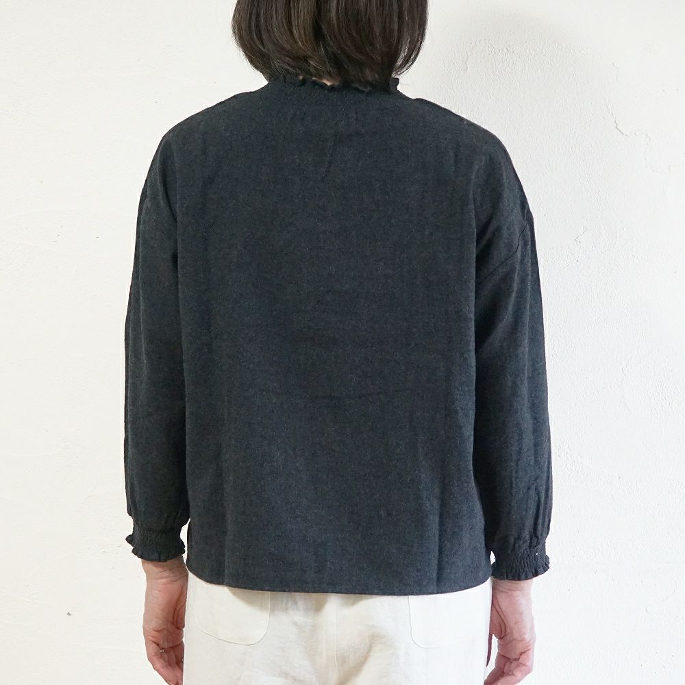 Branch m‘.,ブランチエム,ナチュラル,30代,40代,50代,60代,コットン,ゆったり,blouse,ブラウス,綿ブラウス,起毛ブラウス,フリル,フリルブラウス,シャーリング,シャーリングブラウス 