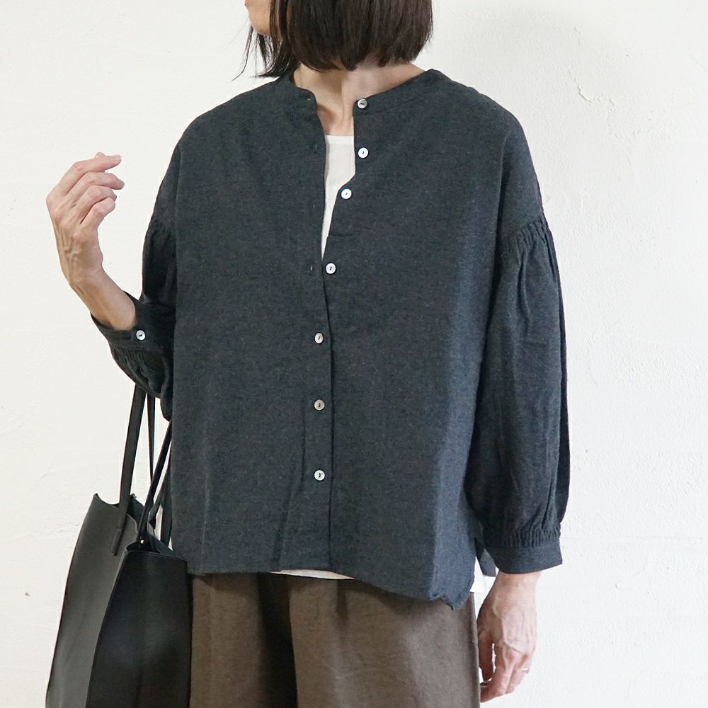 Branch m‘.,ブランチエム,ナチュラル,30代,40代,50代,60代,コットン,ゆったり,blouse,ブラウス,綿ブラウス,起毛ブラウス,シャーリング,シャーリングブラウス,バンドカラー,バンドカラーブラウス,スタンドカラー,スタンドカラーブラウス,羽織,羽織ブラウス