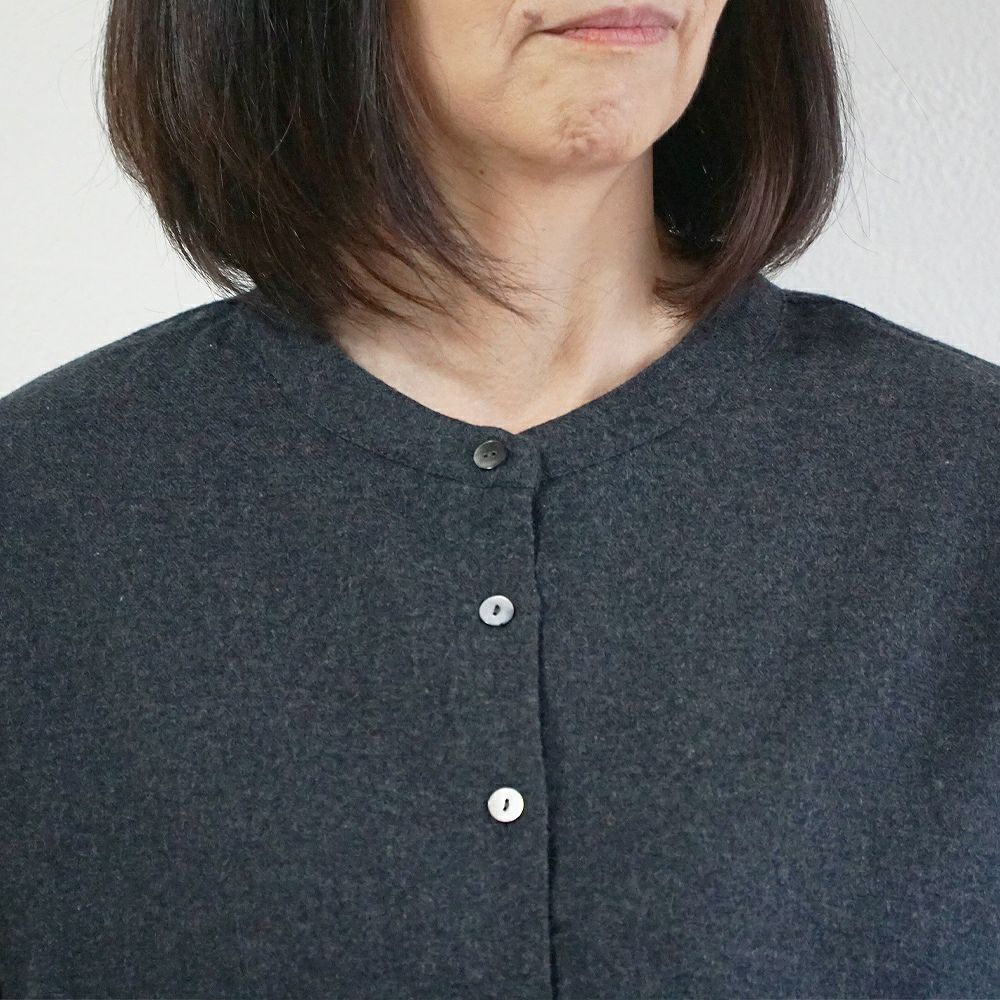 Branch m‘.,ブランチエム,ナチュラル,30代,40代,50代,60代,コットン,ゆったり,blouse,ブラウス,綿ブラウス,起毛ブラウス,シャーリング,シャーリングブラウス,バンドカラー,バンドカラーブラウス,スタンドカラー,スタンドカラーブラウス,羽織,羽織ブラウス