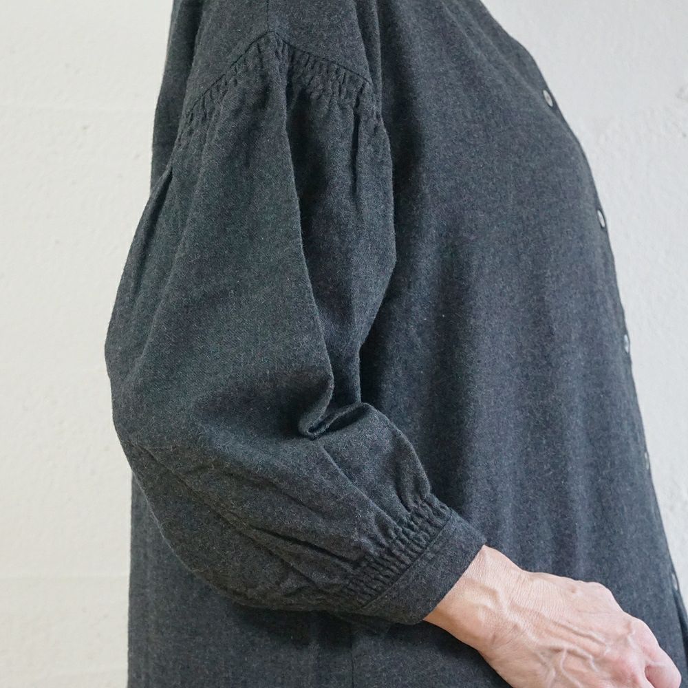 Branch m‘.,ブランチエム,ナチュラル,30代,40代,50代,60代,コットン,ゆったり,blouse,ブラウス,綿ブラウス,起毛ブラウス,シャーリング,シャーリングブラウス,バンドカラー,バンドカラーブラウス,スタンドカラー,スタンドカラーブラウス,羽織,羽織ブラウス