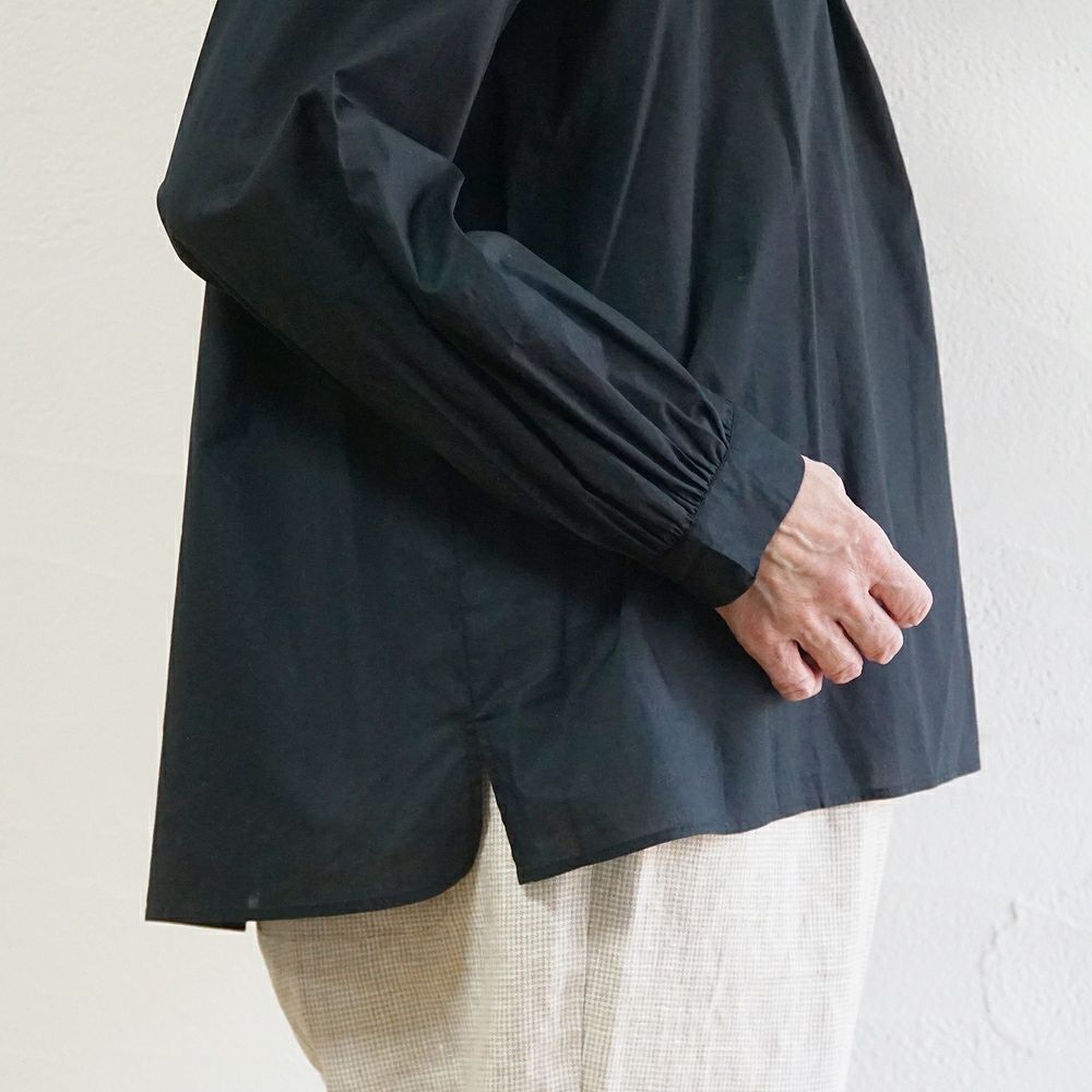 Branch m‘.,ブランチエム,ナチュラル,30代,40代,50代,60代,コットン,ゆったり,コットン,コットンブラウス,綿ブラウス,フリル,フリルブラウス,シャーリング,シャーリングブラウス,フォーマル,オケージョン,セットアップ