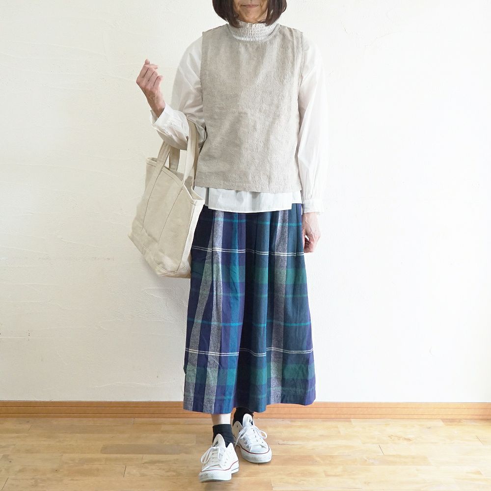 Branch m‘.,ブランチエム,ナチュラル,30代,40代,50代,60代,リネン,ゆったり,刺繍,刺繍ベスト,ベスト,2way,前後着用,2wayベスト