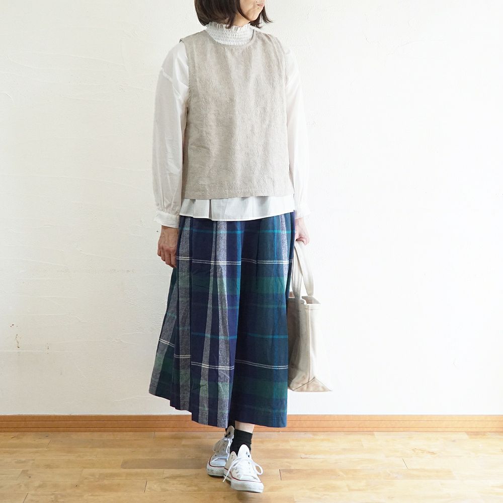 Branch m‘.,ブランチエム,ナチュラル,30代,40代,50代,60代,リネン,ゆったり,刺繍,刺繍ベスト,ベスト,2way,前後着用,2wayベスト