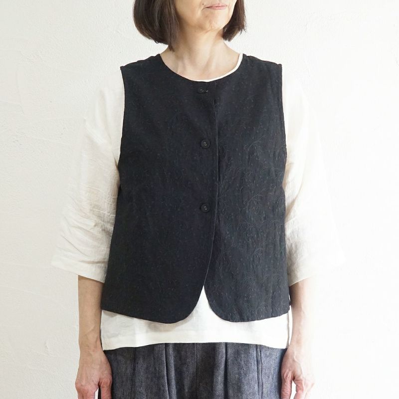 Branch m‘.,ブランチエム,ナチュラル,30代,40代,50代,60代,リネン,ゆったり,刺繍,刺繍ベスト,ベスト,2way,前後着用,2wayベスト
