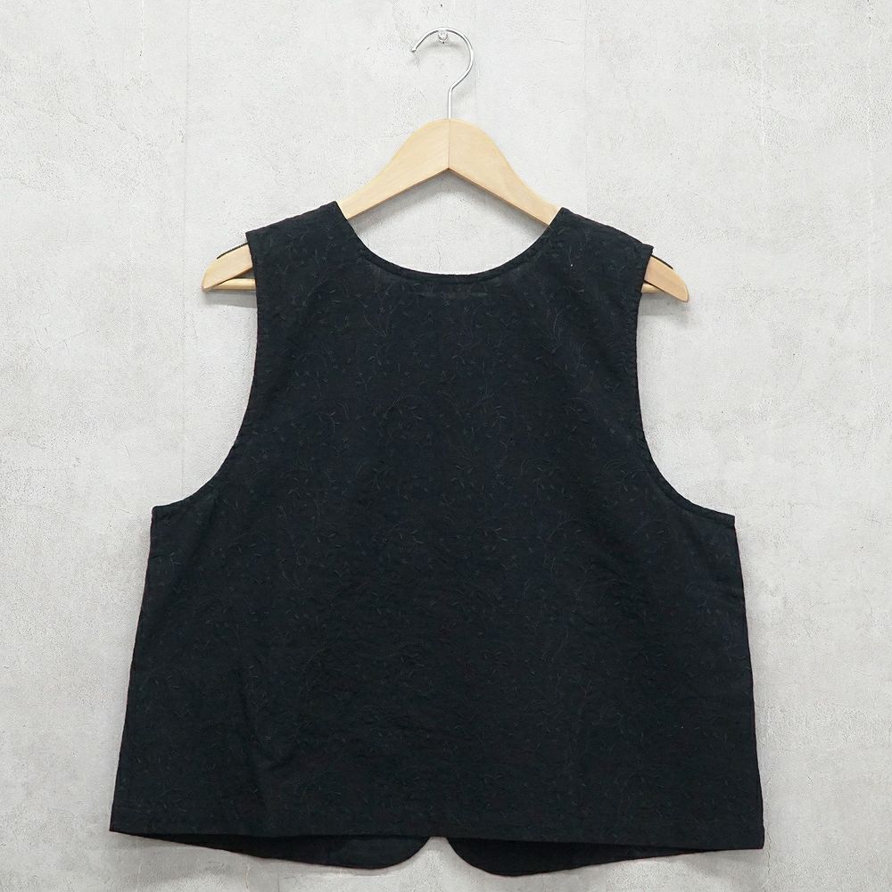 Branch m‘.,ブランチエム,ナチュラル,30代,40代,50代,60代,リネン,ゆったり,刺繍,刺繍ベスト,ベスト,2way,前後着用,2wayベスト