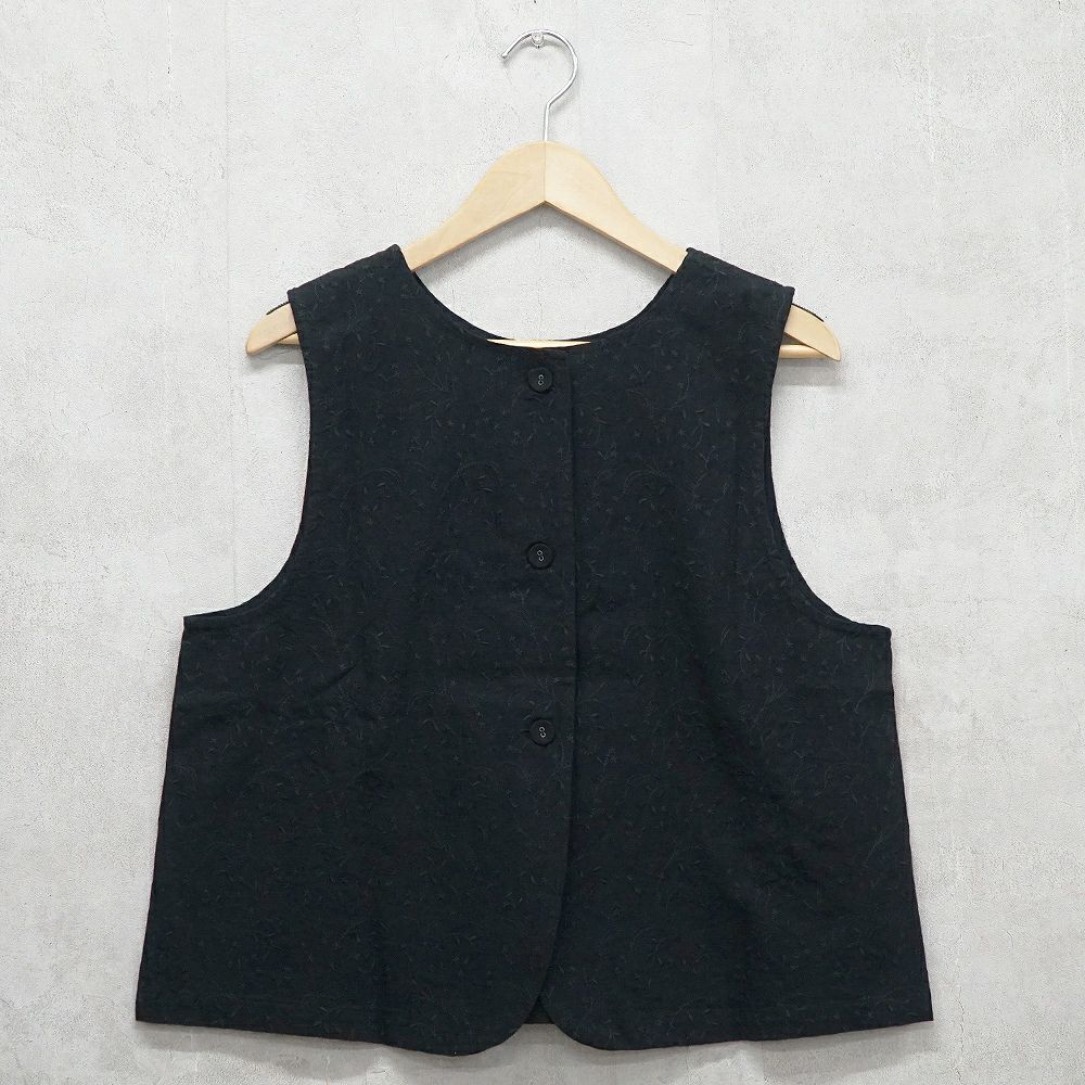 Branch m‘.,ブランチエム,ナチュラル,30代,40代,50代,60代,リネン,ゆったり,刺繍,刺繍ベスト,ベスト,2way,前後着用,2wayベスト