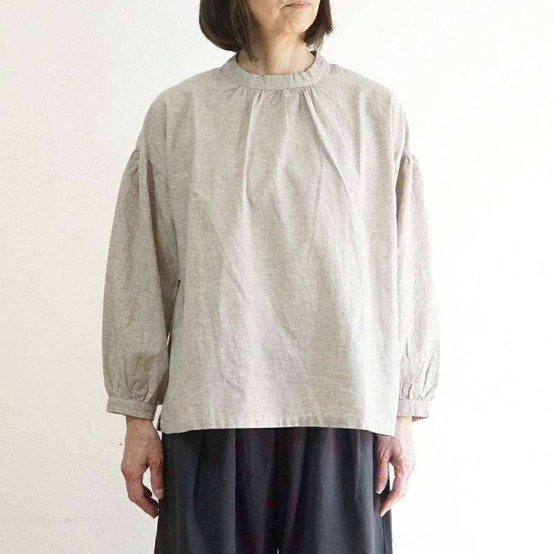 Branch m‘.,ブランチエム,ナチュラル,30代,40代,50代,60代,リネン,ゆったり,刺繍,刺繍ブラウス,blouse,ブラウス,プルオーバー,プルオーバーブラウス
