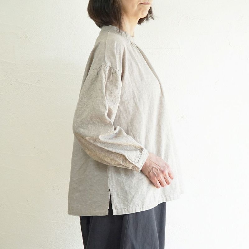Branch m‘.,ブランチエム,ナチュラル,30代,40代,50代,60代,リネン,ゆったり,刺繍,刺繍ブラウス,blouse,ブラウス,プルオーバー,プルオーバーブラウス