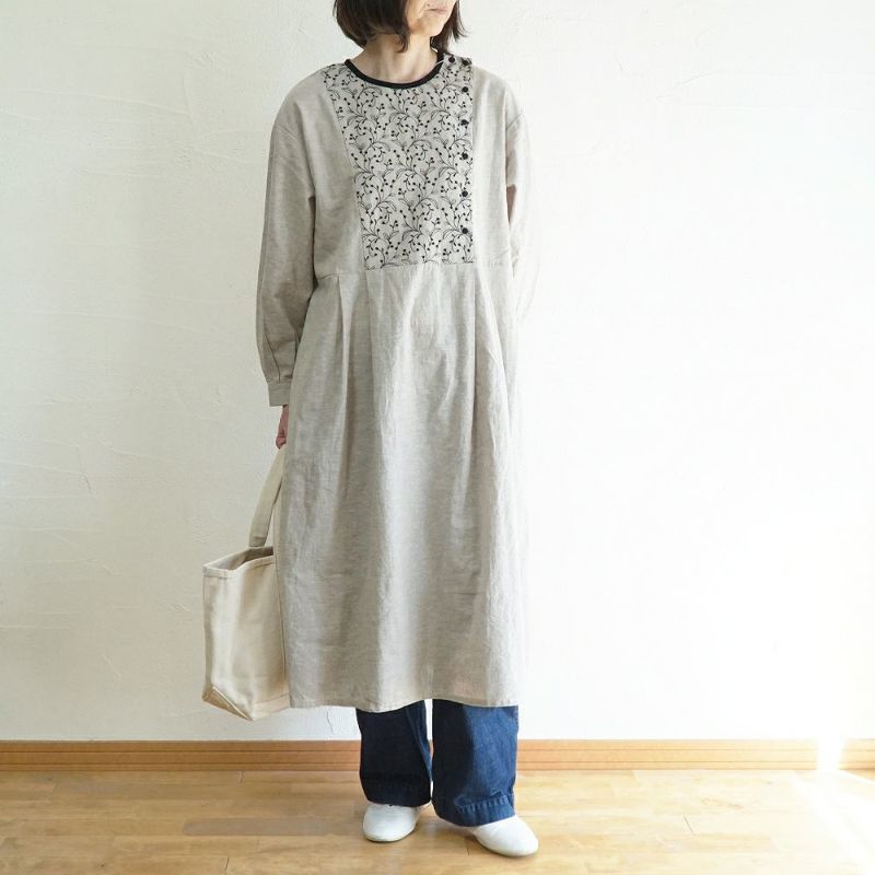 Branch m‘.,ブランチエム,ナチュラル,30代,40代,50代,60代,リネン,ゆったり,刺繍,刺繍ワンピース,ワンピース,タックワンピース,