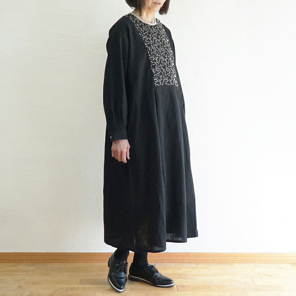 Branch m‘.,ブランチエム,ナチュラル,30代,40代,50代,60代,リネン,ゆったり,刺繍,刺繍ワンピース,ワンピース,タックワンピース,