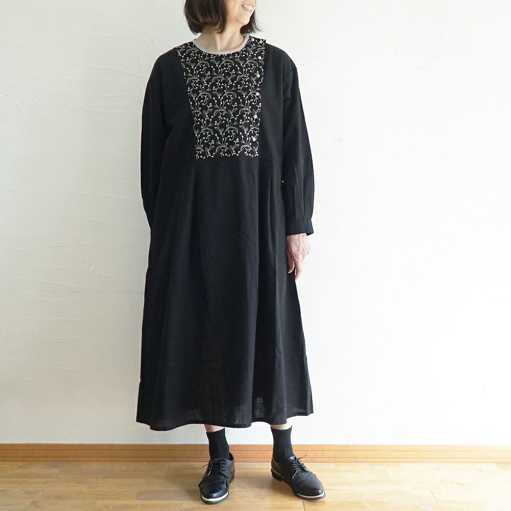 Branch m‘.,ブランチエム,ナチュラル,30代,40代,50代,60代,リネン,ゆったり,刺繍,刺繍ワンピース,ワンピース,タックワンピース,