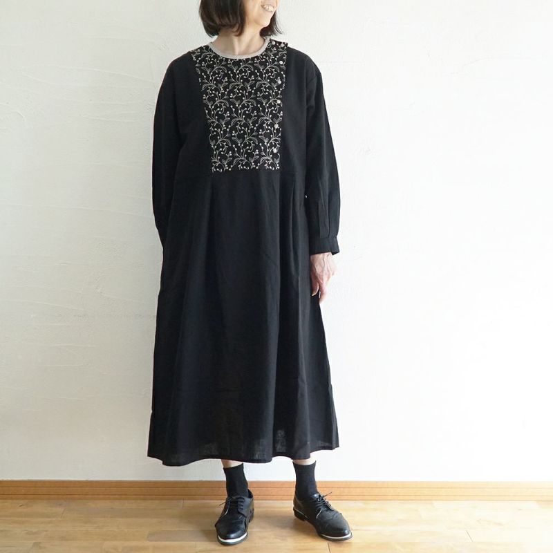 Branch m‘.,ブランチエム,ナチュラル,30代,40代,50代,60代,リネン,ゆったり,刺繍,刺繍ワンピース,ワンピース,タックワンピース,