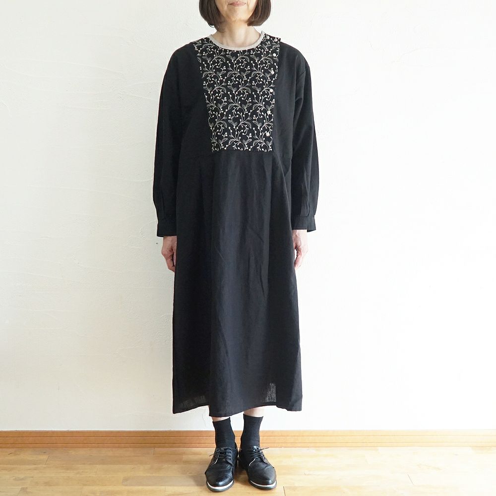 Branch m‘.,ブランチエム,ナチュラル,30代,40代,50代,60代,リネン,ゆったり,刺繍,刺繍ワンピース,ワンピース,タックワンピース,