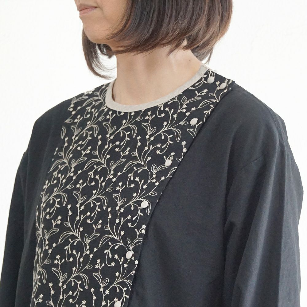 Branch m‘.,ブランチエム,ナチュラル,30代,40代,50代,60代,リネン,ゆったり,刺繍,刺繍ワンピース,ワンピース,タックワンピース,