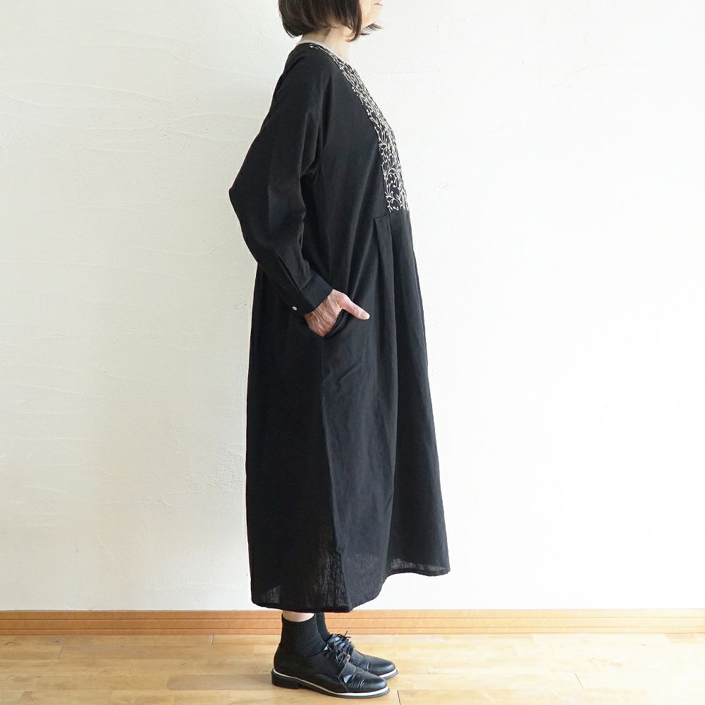 Branch m‘.,ブランチエム,ナチュラル,30代,40代,50代,60代,リネン,ゆったり,刺繍,刺繍ワンピース,ワンピース,タックワンピース,