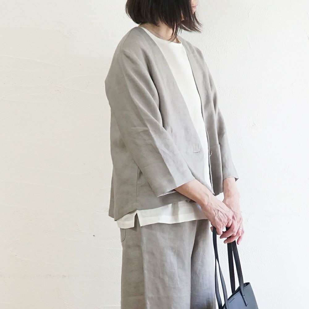 Branch m‘.,ブランチエム,ナチュラル,30代,40代,50代,60代,リネン,ゆったり,ジャケット,リネンジャケット,Vネック、Vネックジャケット,ノーカラージャケット,ショート丈,ショートジャケット,フォーマル,オケージョン,セットアップ