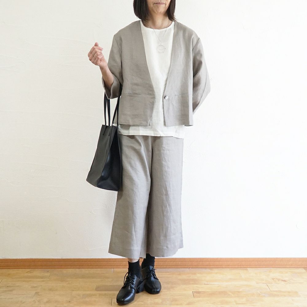 Branch m‘.,ブランチエム,ナチュラル,30代,40代,50代,60代,リネン,ゆったり,ジャケット,リネンジャケット,Vネック、Vネックジャケット,ノーカラージャケット,ショート丈,ショートジャケット,フォーマル,オケージョン,セットアップ