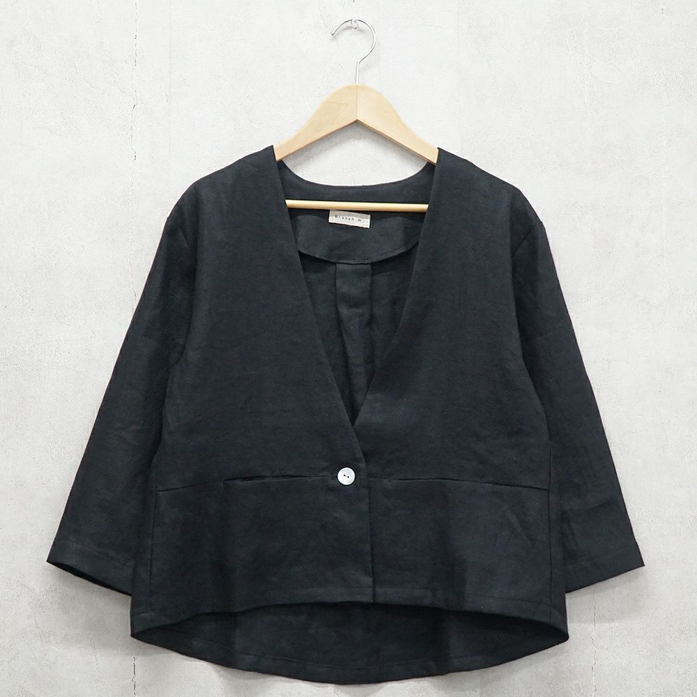 Branch m‘.,ブランチエム,ナチュラル,30代,40代,50代,60代,リネン,ゆったり,ジャケット,リネンジャケット,Vネック、Vネックジャケット,ノーカラージャケット,ショート丈,ショートジャケット,フォーマル,オケージョン,セットアップ