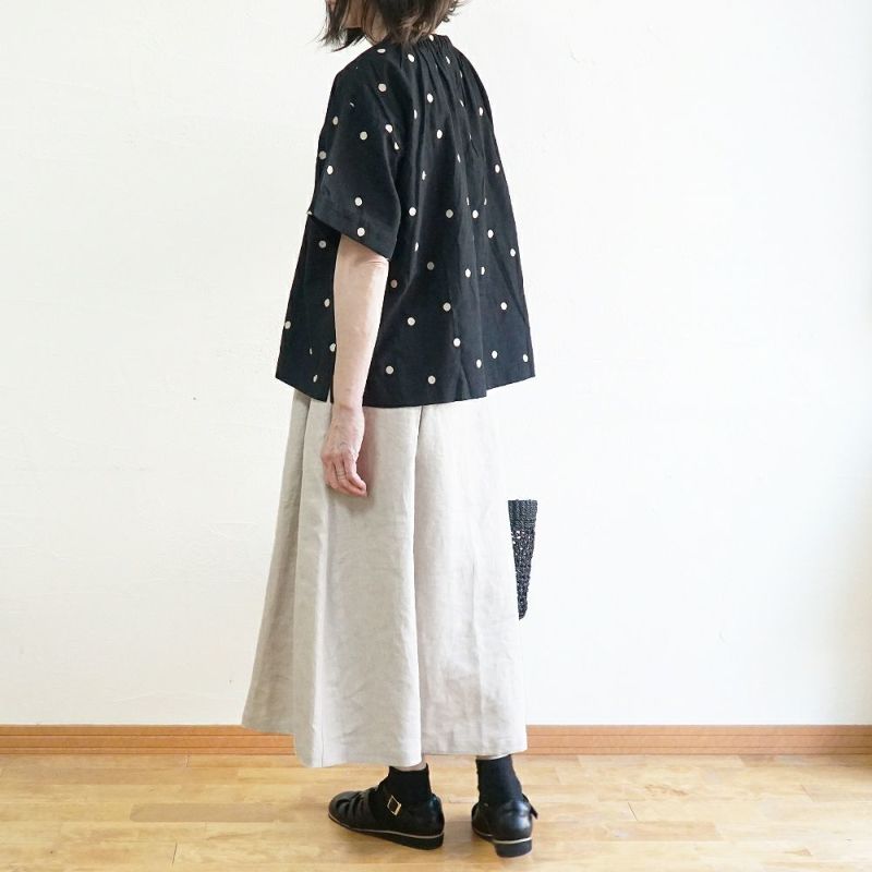Branch m‘.,ブランチエム,ナチュラル,30代,40代,50代,60代,リネン,ゆったり,blouse,ブラウス,半袖,ドット,ドット柄,刺繍,刺繍ブラウス,半袖,半袖ブラウス,プルオーバー,プルオーバーブラウス