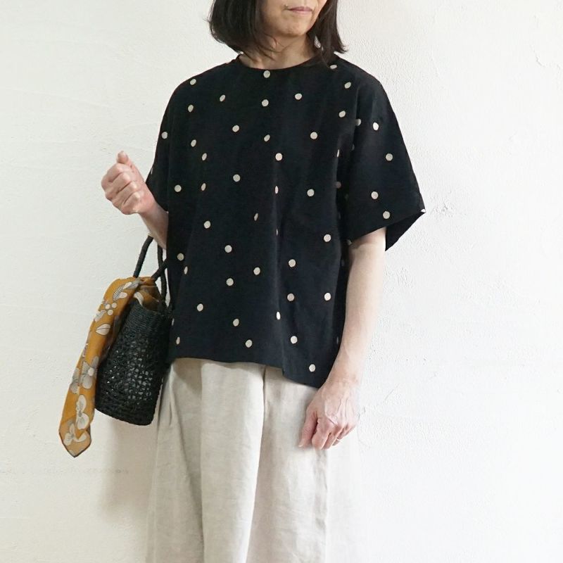Branch m‘.,ブランチエム,ナチュラル,30代,40代,50代,60代,リネン,ゆったり,blouse,ブラウス,半袖,ドット,ドット柄,刺繍,刺繍ブラウス,半袖,半袖ブラウス,プルオーバー,プルオーバーブラウス