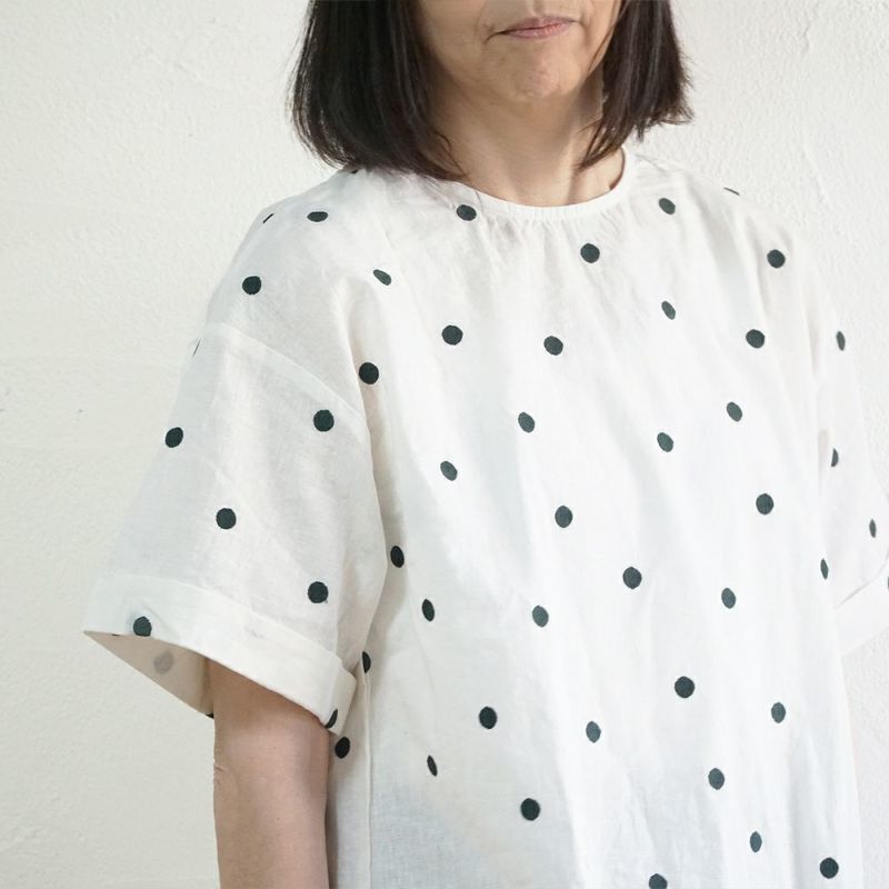 Branch m‘.,ブランチエム,ナチュラル,30代,40代,50代,60代,リネン,ゆったり,blouse,ブラウス,半袖,ドット,ドット柄,刺繍,刺繍ブラウス,半袖,半袖ブラウス,プルオーバー,プルオーバーブラウス