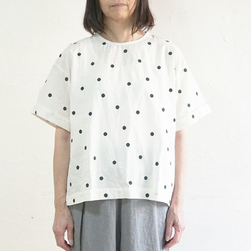 Branch m‘.,ブランチエム,ナチュラル,30代,40代,50代,60代,リネン,ゆったり,blouse,ブラウス,半袖,ドット,ドット柄,刺繍,刺繍ブラウス,半袖,半袖ブラウス,プルオーバー,プルオーバーブラウス