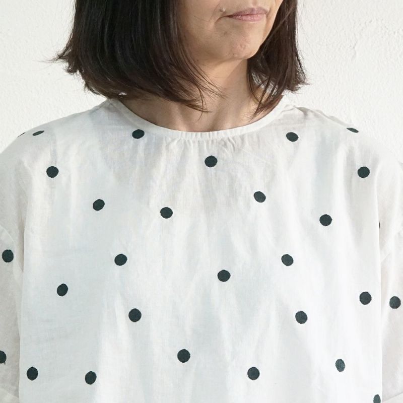 Branch m‘.,ブランチエム,ナチュラル,30代,40代,50代,60代,リネン,ゆったり,blouse,ブラウス,半袖,ドット,ドット柄,刺繍,刺繍ブラウス,半袖,半袖ブラウス,プルオーバー,プルオーバーブラウス