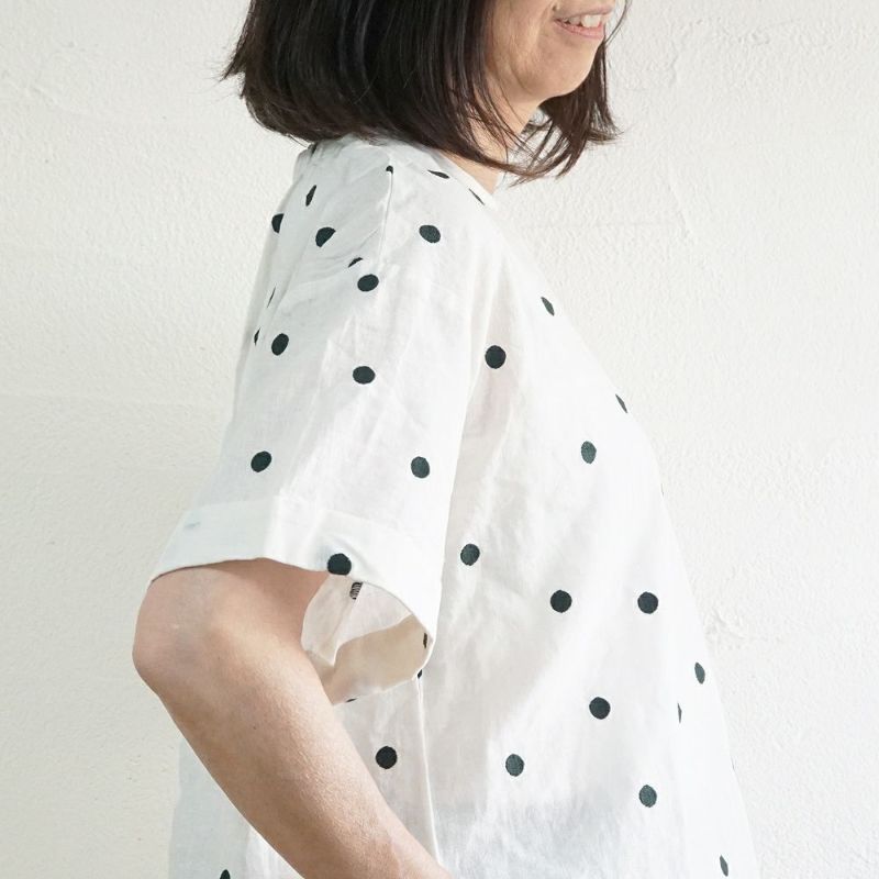 Branch m‘.,ブランチエム,ナチュラル,30代,40代,50代,60代,リネン,ゆったり,blouse,ブラウス,半袖,ドット,ドット柄,刺繍,刺繍ブラウス,半袖,半袖ブラウス,プルオーバー,プルオーバーブラウス