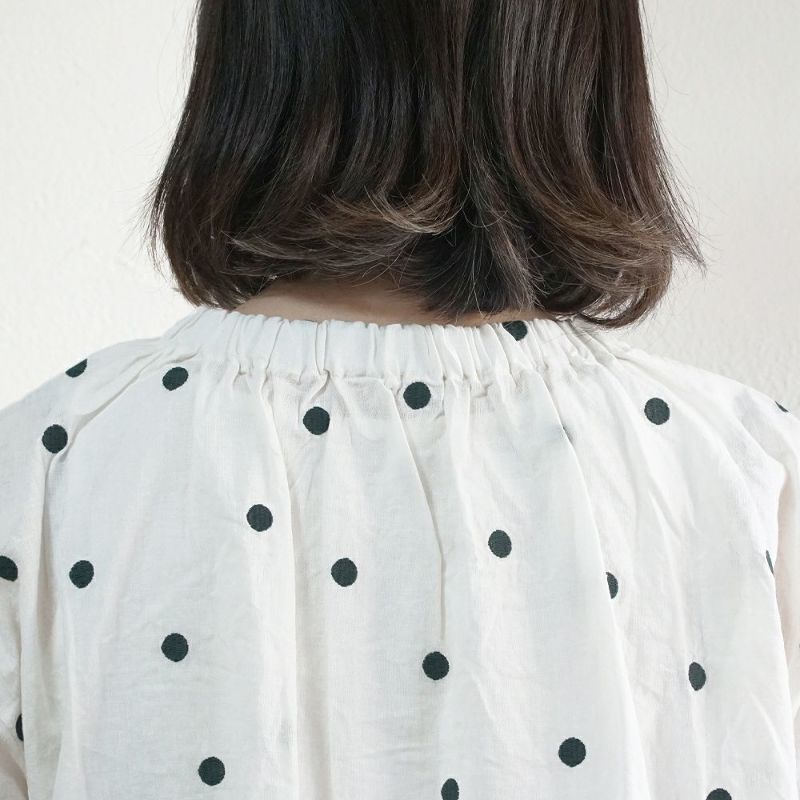 Branch m‘.,ブランチエム,ナチュラル,30代,40代,50代,60代,リネン,ゆったり,blouse,ブラウス,半袖,ドット,ドット柄,刺繍,刺繍ブラウス,半袖,半袖ブラウス,プルオーバー,プルオーバーブラウス