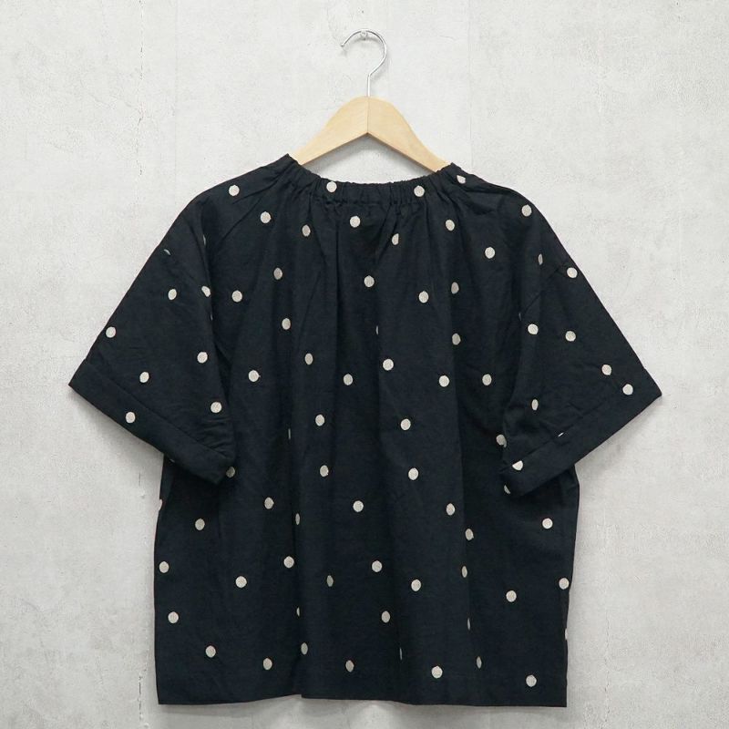 Branch m‘.,ブランチエム,ナチュラル,30代,40代,50代,60代,リネン,ゆったり,blouse,ブラウス,半袖,ドット,ドット柄,刺繍,刺繍ブラウス,半袖,半袖ブラウス,プルオーバー,プルオーバーブラウス