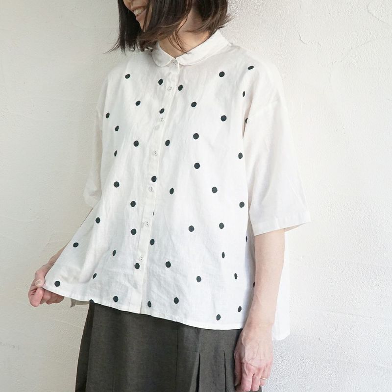 Branch m‘.,ブランチエム,ナチュラル,30代,40代,50代,60代,リネン,ゆったり,blouse,ブラウス,半袖,ドット,ドット柄,刺繍,刺繍ブラウス,半袖,半袖ブラウス,シャツ,衿付き,衿シャツ,