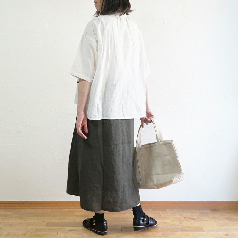Branch m‘.,ブランチエム,ナチュラル,30代,40代,50代,60代,リネン,ゆったり,blouse,ブラウス,半袖,ドット,ドット柄,刺繍,刺繍ブラウス,半袖,半袖ブラウス,シャツ,衿付き,衿シャツ,