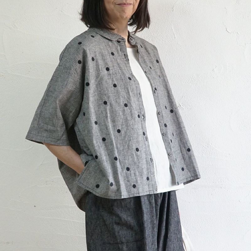 Branch m‘.,ブランチエム,ナチュラル,30代,40代,50代,60代,リネン,ゆったり,blouse,ブラウス,半袖,ドット,ドット柄,刺繍,刺繍ブラウス,半袖,半袖ブラウス,シャツ,衿付き,衿シャツ,