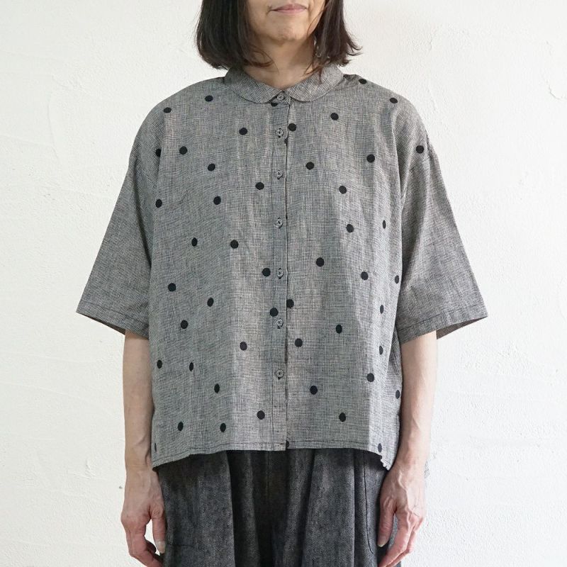 Branch m‘.,ブランチエム,ナチュラル,30代,40代,50代,60代,リネン,ゆったり,blouse,ブラウス,半袖,ドット,ドット柄,刺繍,刺繍ブラウス,半袖,半袖ブラウス,シャツ,衿付き,衿シャツ,