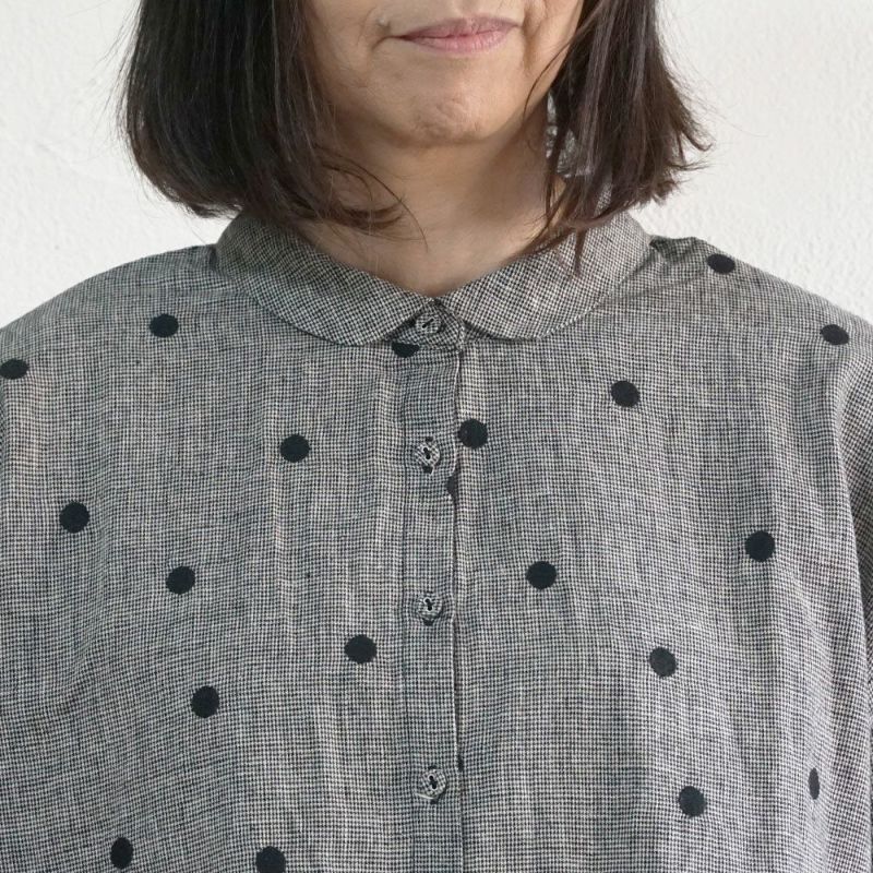 Branch m‘.,ブランチエム,ナチュラル,30代,40代,50代,60代,リネン,ゆったり,blouse,ブラウス,半袖,ドット,ドット柄,刺繍,刺繍ブラウス,半袖,半袖ブラウス,シャツ,衿付き,衿シャツ,