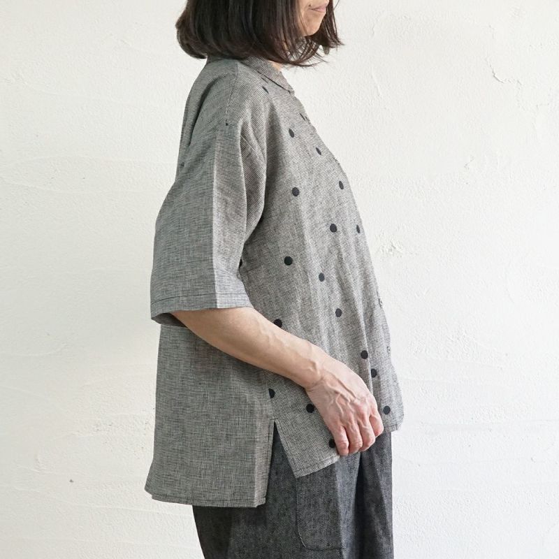 Branch m‘.,ブランチエム,ナチュラル,30代,40代,50代,60代,リネン,ゆったり,blouse,ブラウス,半袖,ドット,ドット柄,刺繍,刺繍ブラウス,半袖,半袖ブラウス,シャツ,衿付き,衿シャツ,