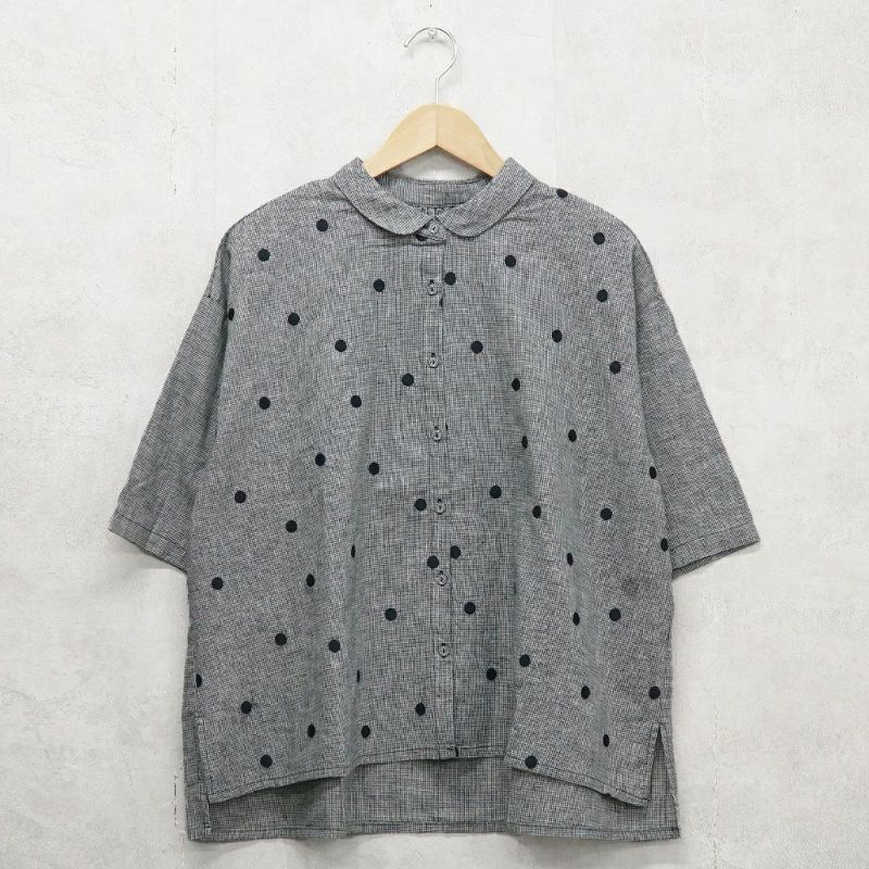 Branch m‘.,ブランチエム,ナチュラル,30代,40代,50代,60代,リネン,ゆったり,blouse,ブラウス,半袖,ドット,ドット柄,刺繍,刺繍ブラウス,半袖,半袖ブラウス,シャツ,衿付き,衿シャツ,