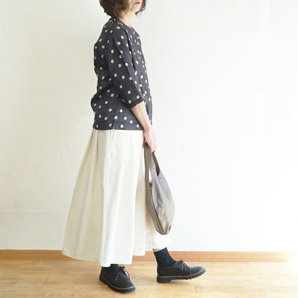 Branch m‘.,ブランチエム,ナチュラル,30代,40代,50代,60代,リネン,ゆったり,ブラウス,リネンブラウス,プルオーバーブラウス,プルオーバー,水玉,水玉ブラウス,ドット柄,ドット柄ブラウス 