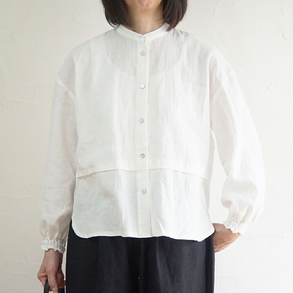 Branch m‘.,ブランチエム,ナチュラル,30代,40代,50代,60代,リネン,コットンリネン,綿麻,ゆったり,ブラウス,長袖,バンドカラー,シャツ,バンドカラーシャツ,バンドカラーブラウス,切替,切替ブラウス